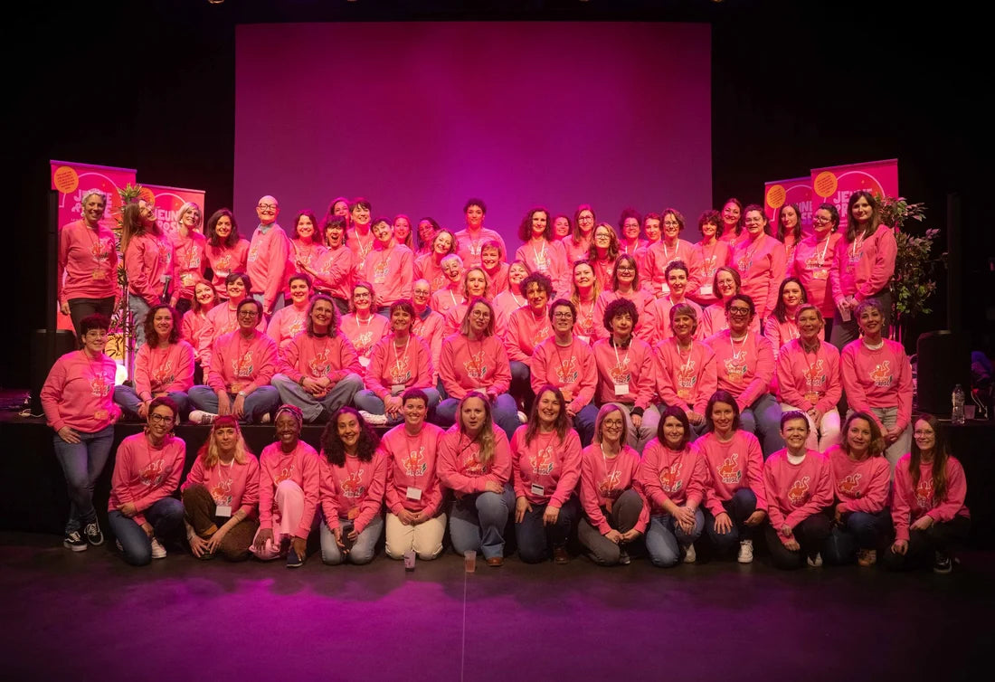 Le collectif Jeune & Rose réuni sur scène